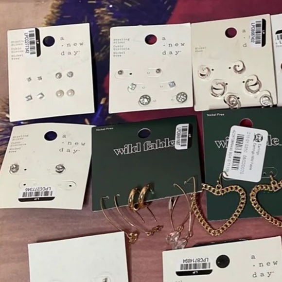 49 pairs of earrings - Picture 3 of 3